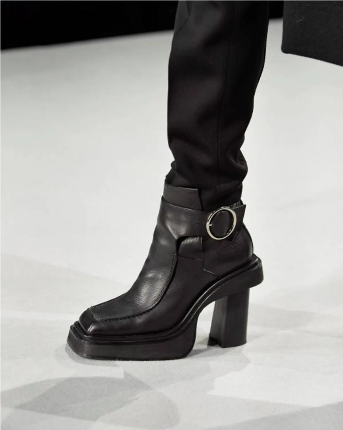 جزمة باللون الأسود من آمي الكساندر ماتيوسي   Ami Alexandre Mattiussi