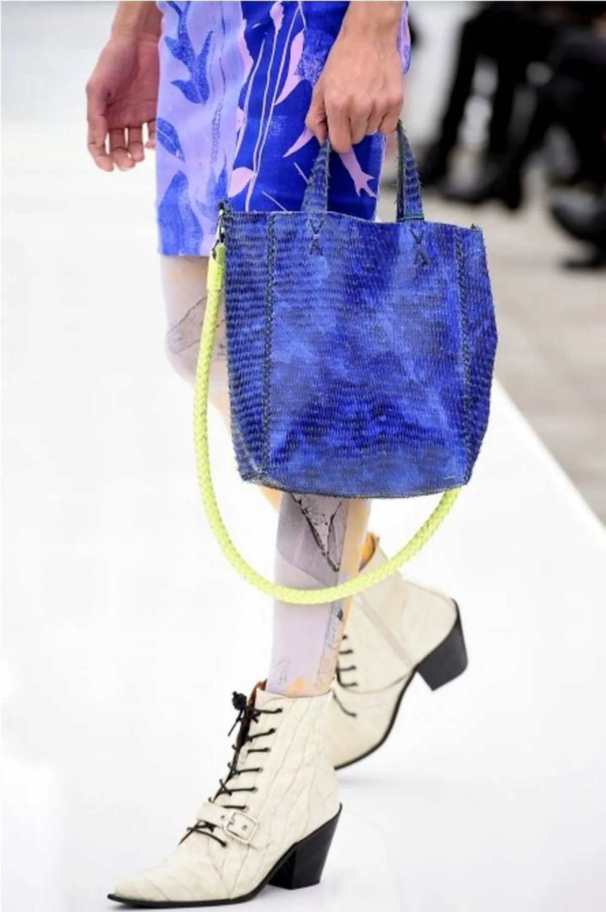 جزمة باللون الأبيض من فلاينغ سولو   Flying Solo