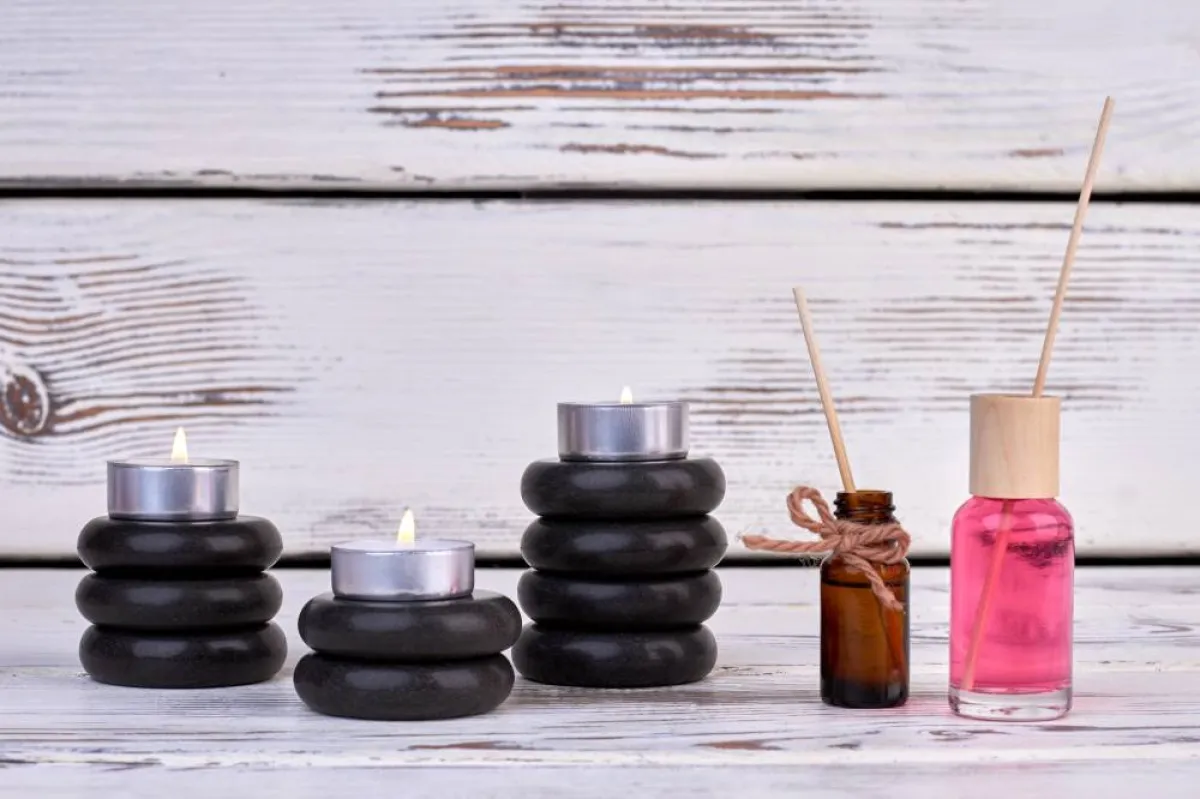 الشموع والزيوت العطريّة في المنزل 