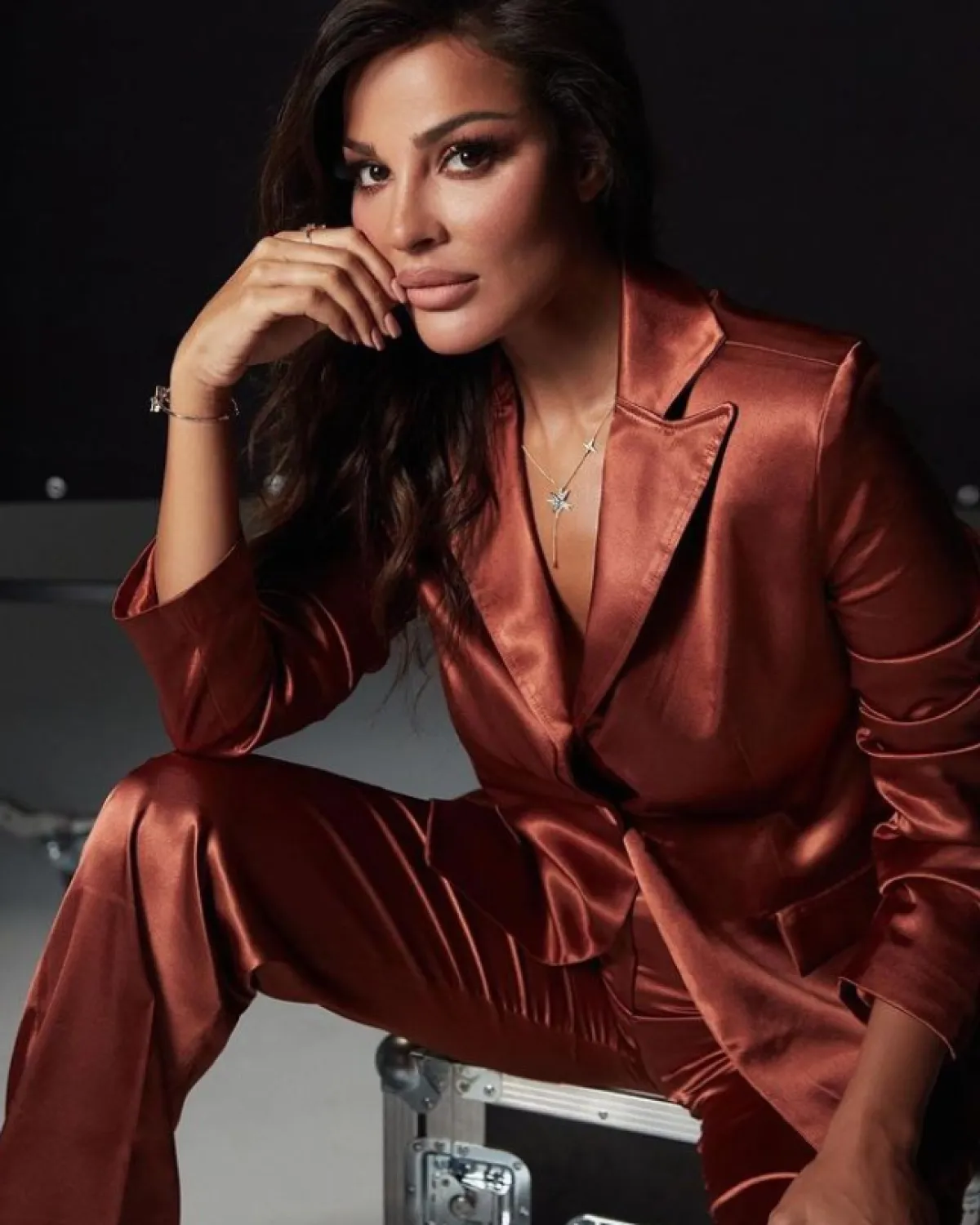 نادين نسيب نجيم تتزين بداماس