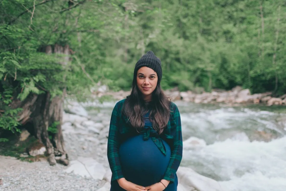 صورة لحامل قرب الماء