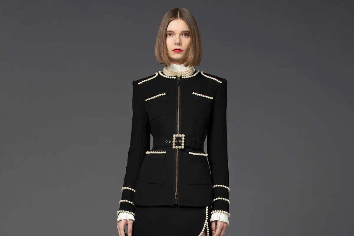 بدلة نسائية مع التنورة من اندريه جي إن  Andrew GN