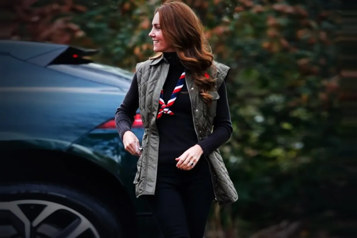 كيت ميدلتون ترتدي سترة كاكية