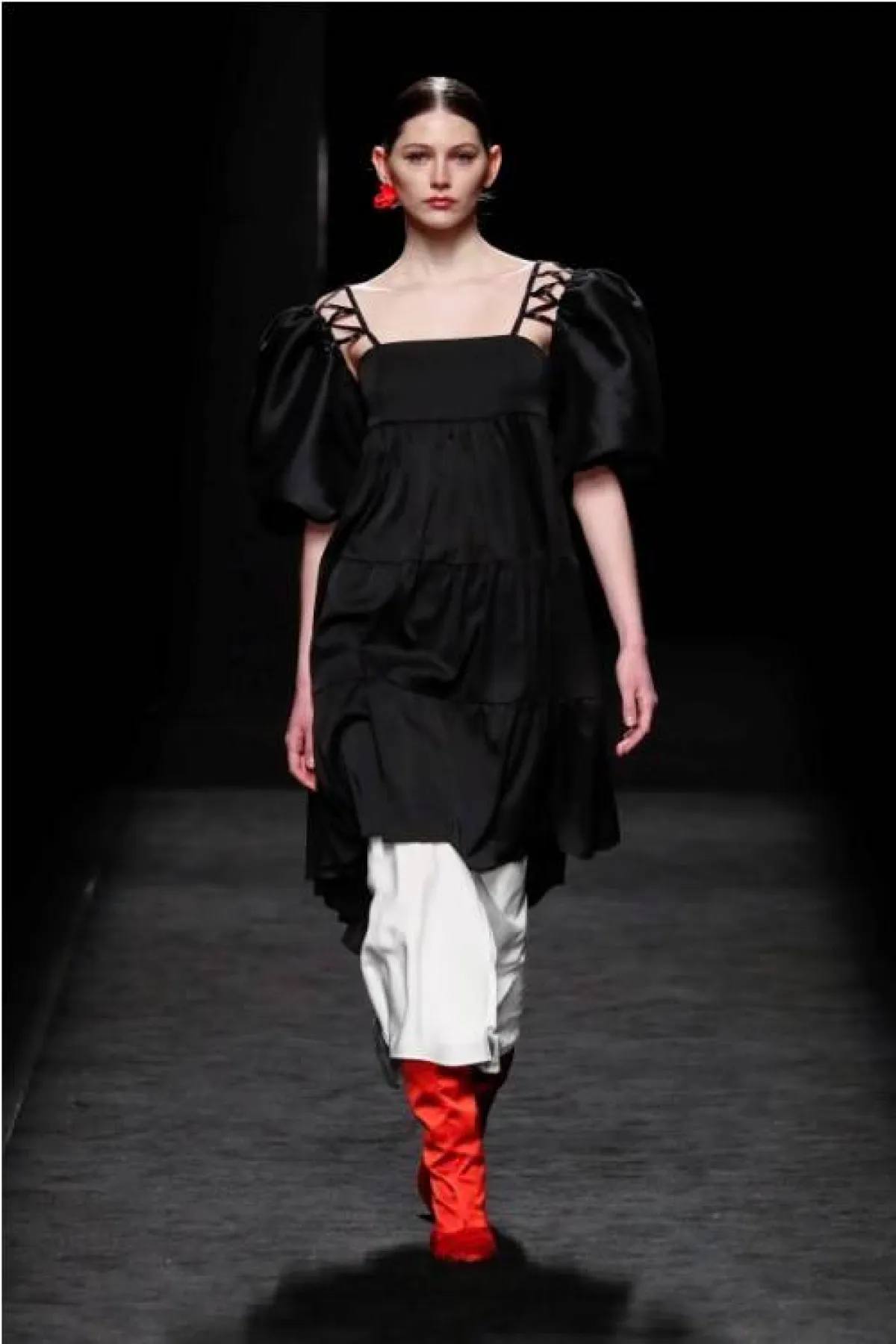 إطلالة مميّزة بالفستان الأسود من كورسيكانا Corsicana