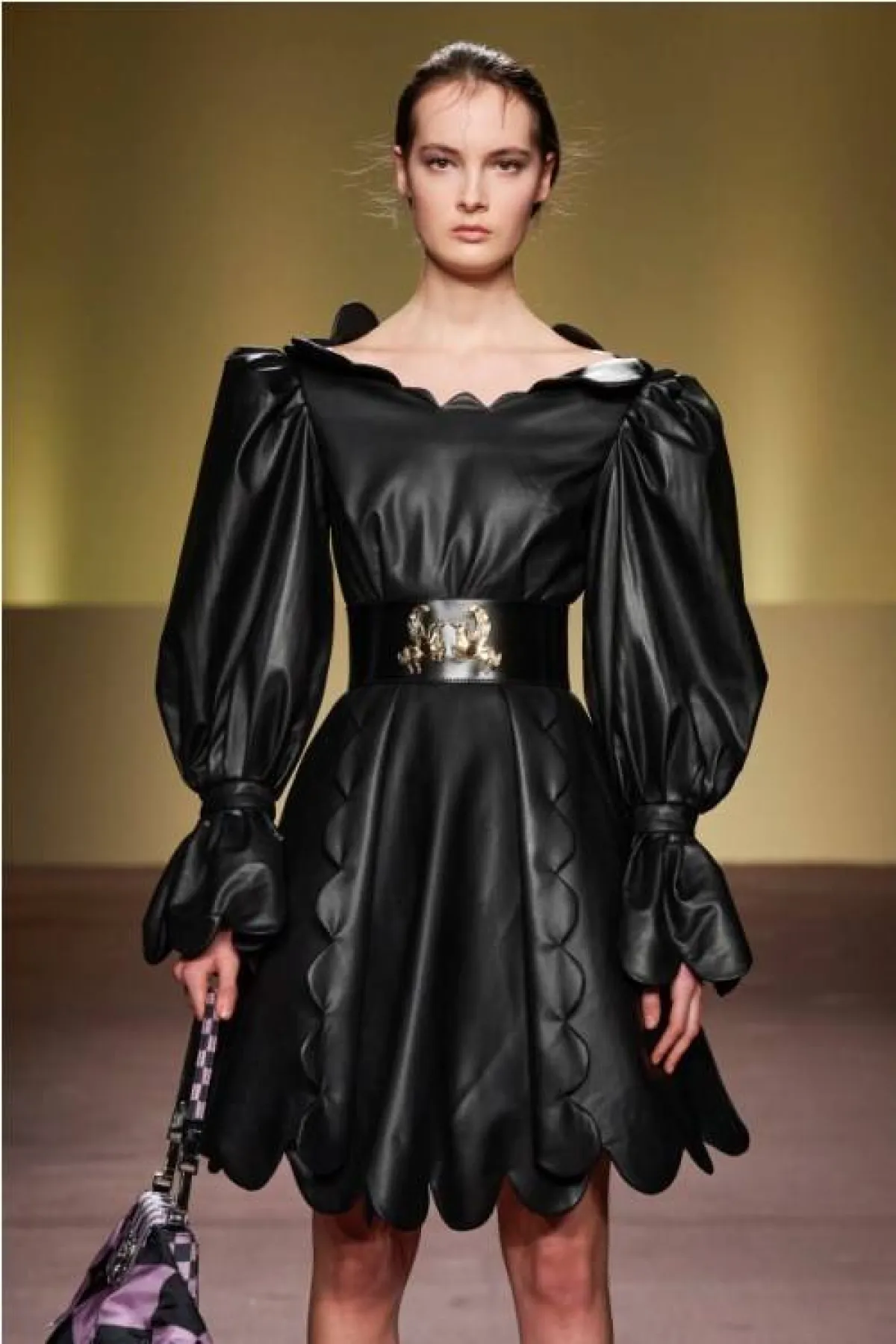 الفستان الأسود بالجلد الراقي من بودابيست كولاكشن Budapest Collection