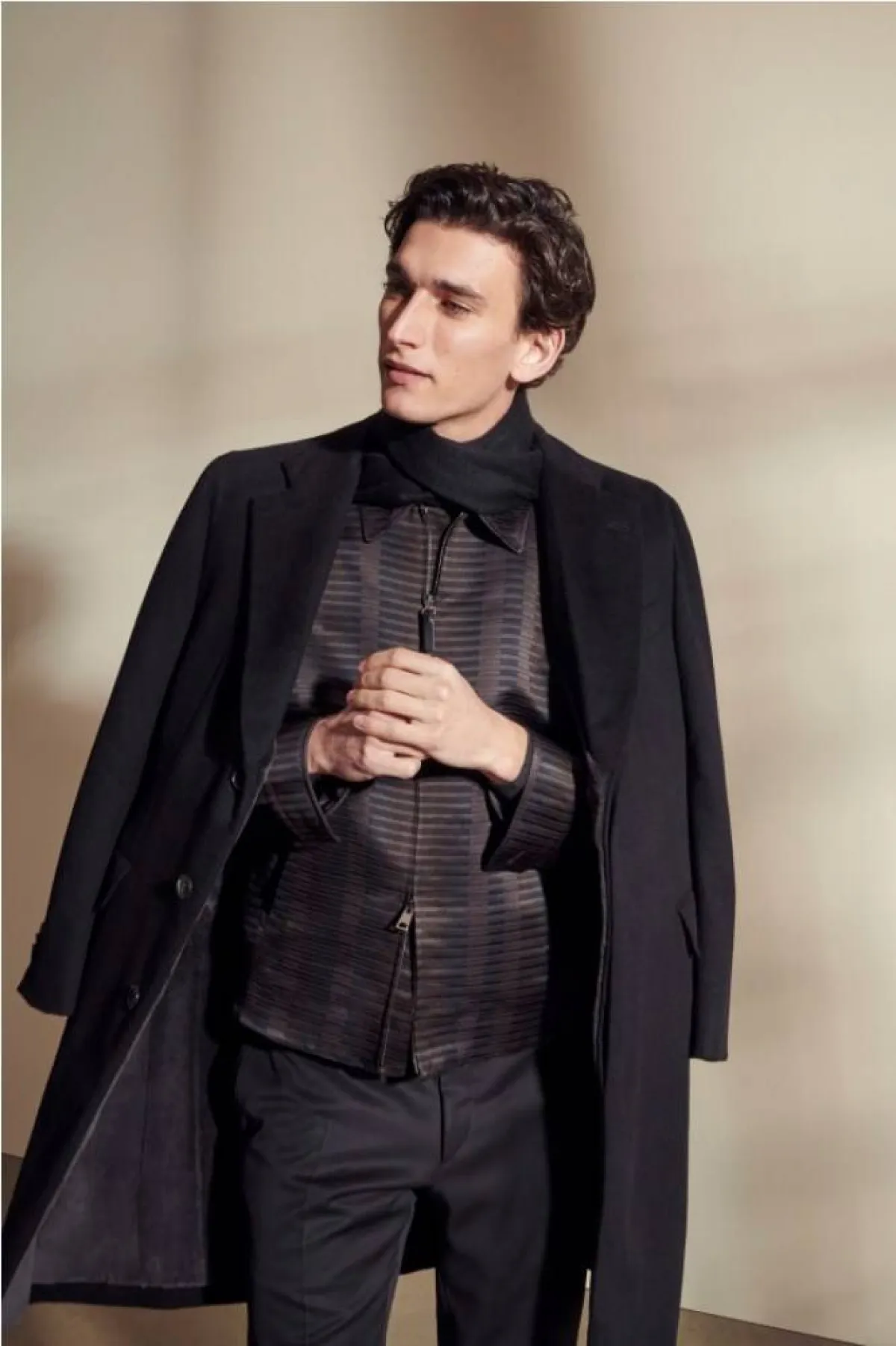 البدلة السوداء خيار كلاسيكي أنيق للرجل من بريوني Brioni