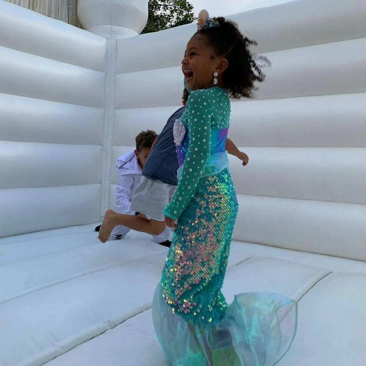 ستورمي- الصورة من حساب كايلي جينير على إنستغرام