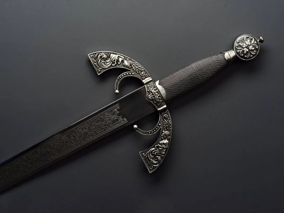 صورة لسيف ثقيل الوزن