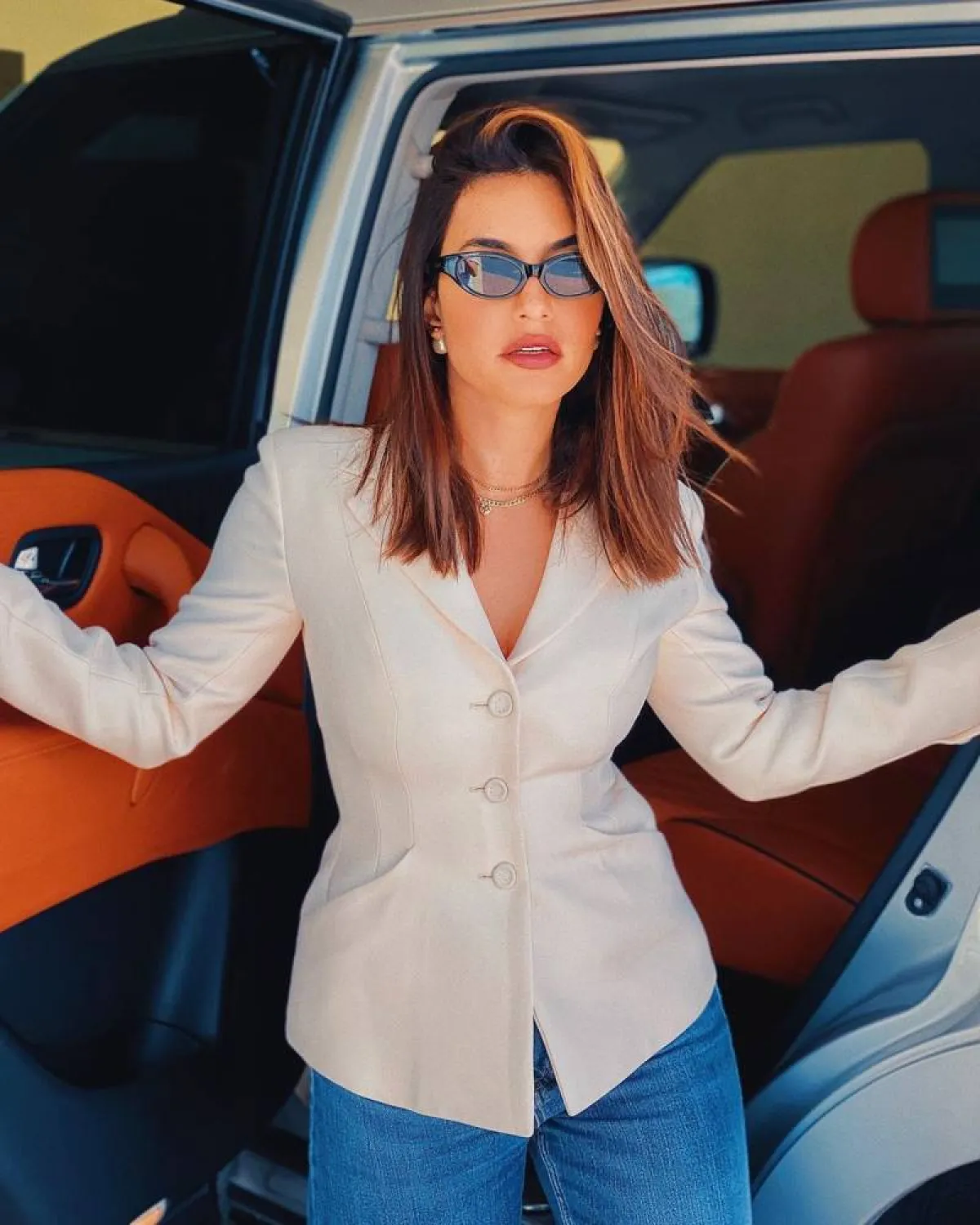 كارن وازن بإطلالة سبور شيك