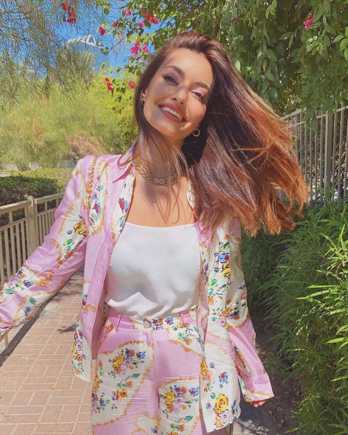 كارن وازن بإطلالة ناعمة شبابية 