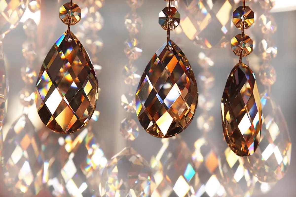 بلورات الثريا تتطلّب العناية بها