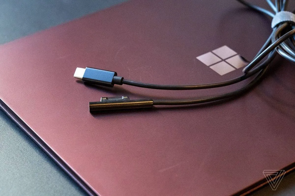 صورة شاحن لاب توب