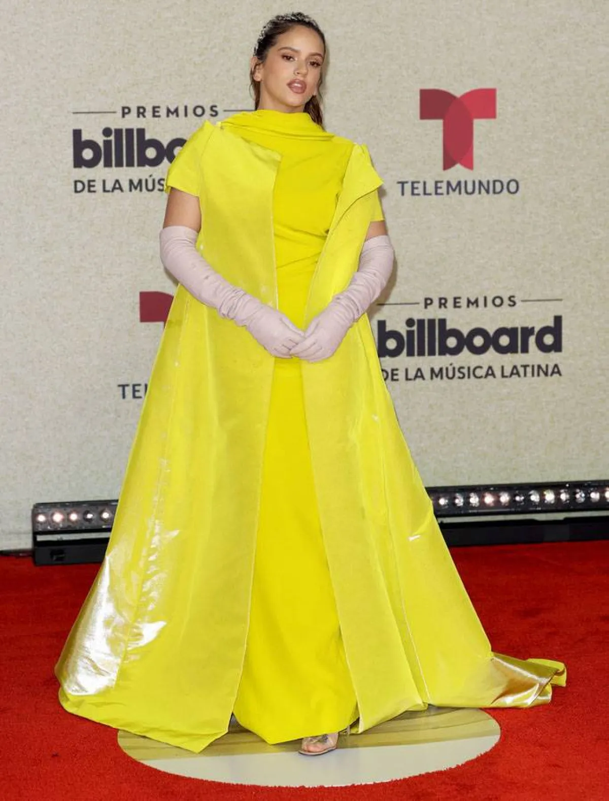 روزاليا ترتدي من فالنتينو 