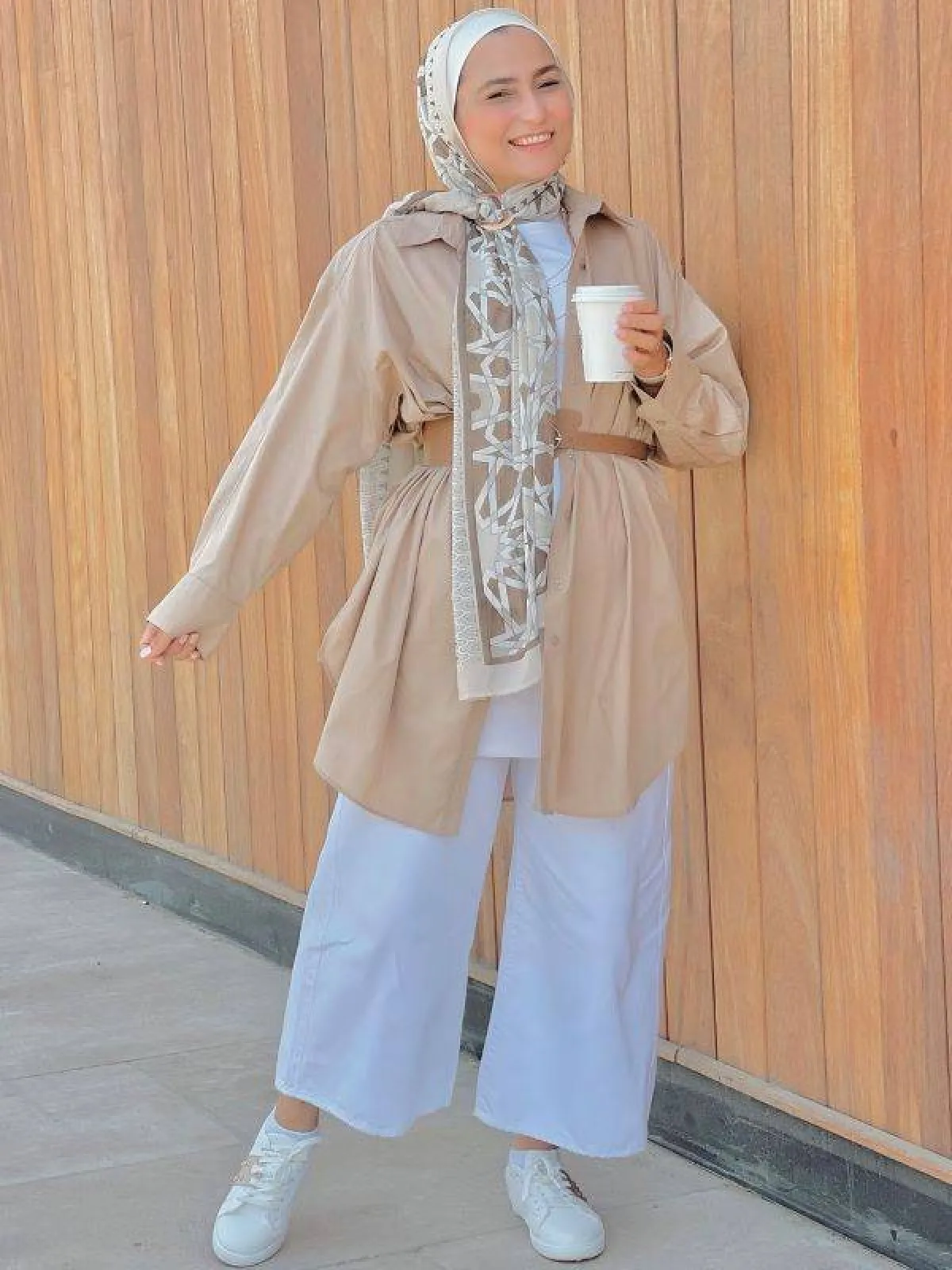 بنطلون واسع ابيض