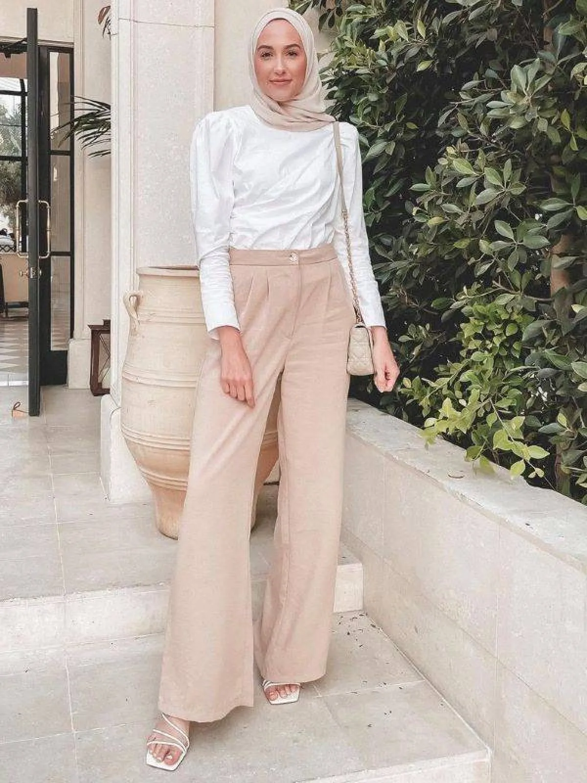 البنطلون الزهري