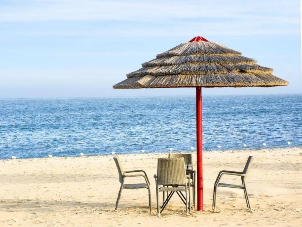 شاطئ نصف القمر 