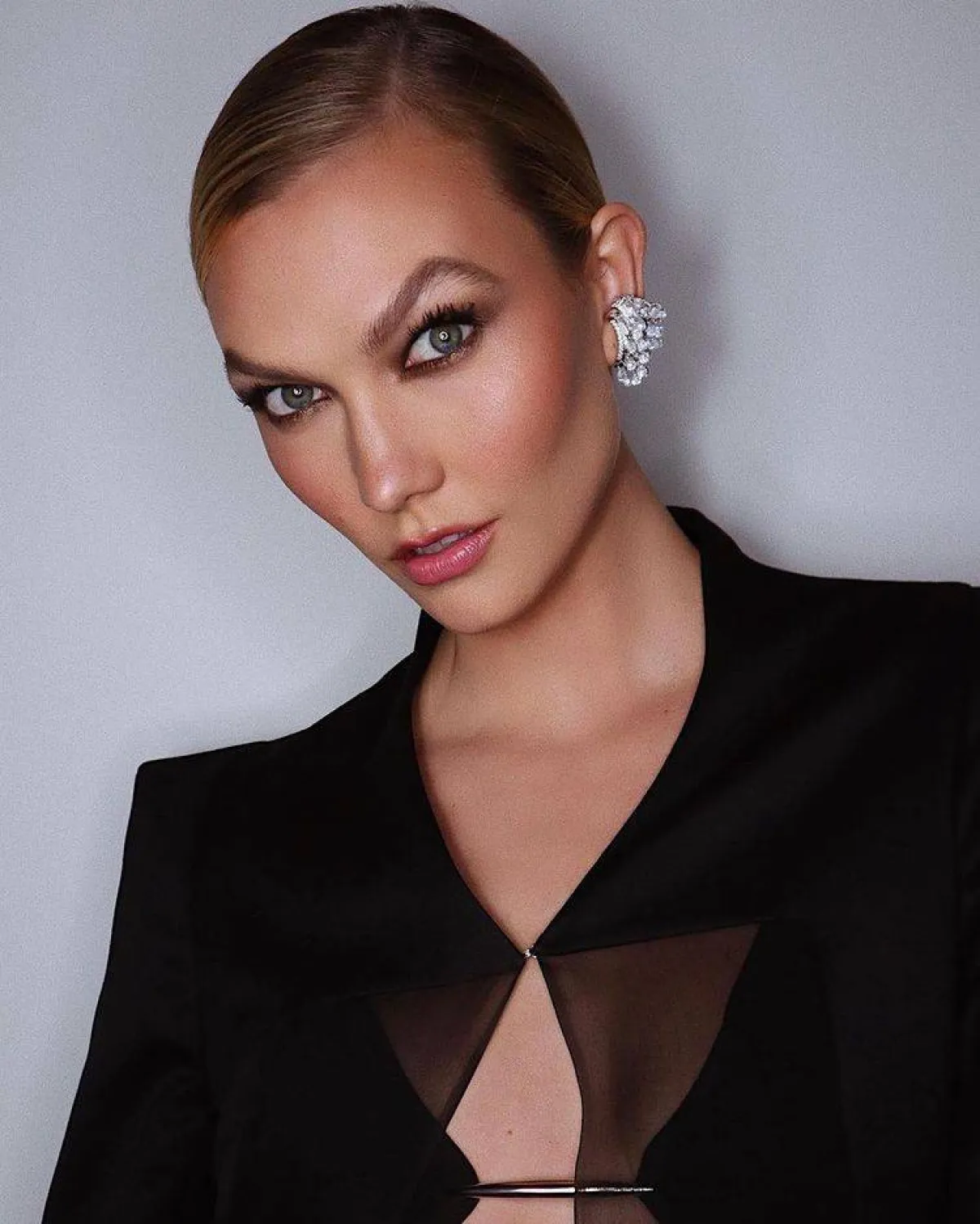 الصورة من حساب خبير المكياج Hung Vanngo