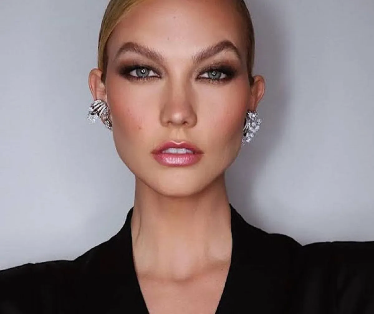 أقراط ANA KHOURI-الصورة من حساب مصفف الشعر Dawson Hiegert