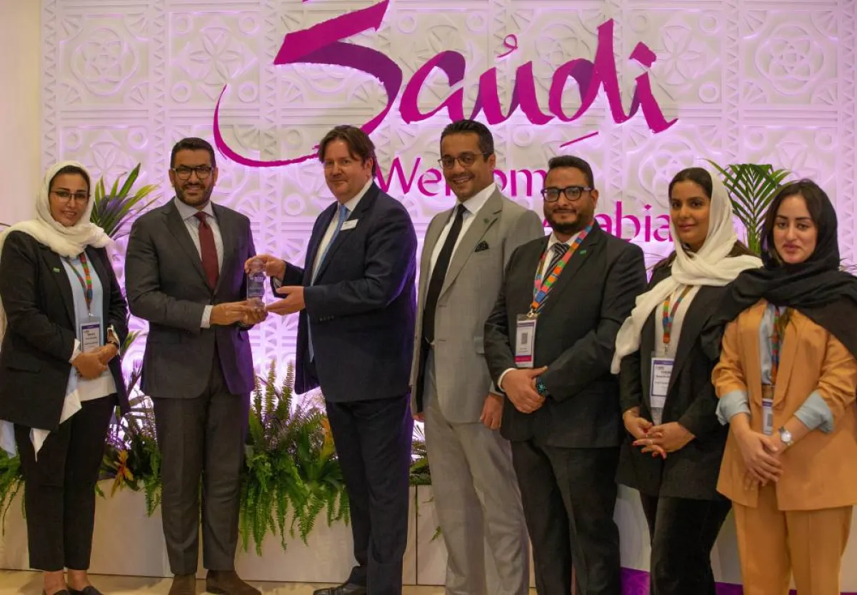 السعودية تتصدر اهتمام المشاركين بمعرض السفر العالمي في لندن. الصورة من "واس"