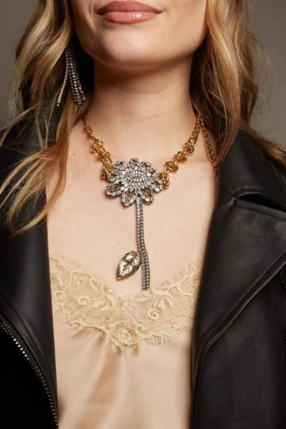 صيحة القلادة الكبيرة من براسكي  Braschi