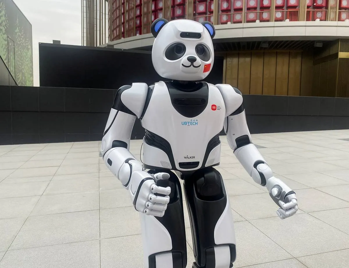 صورة روبوت الجناح الصيني في معرض إكسبو 2020