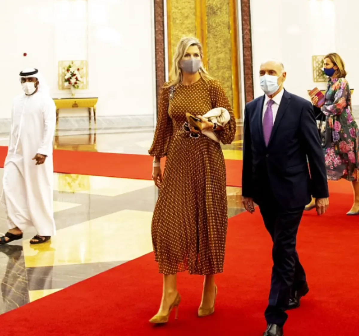 الملكة مكسيما لحظة وصولها الى أبو ظبي