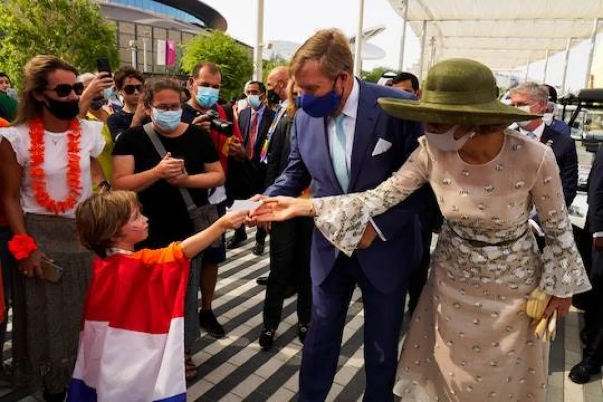 الملك ويليم ألكسندر والملكة ماكسيما فور وصولهم دولة الإمارات- الصورة من موقع Washington Post