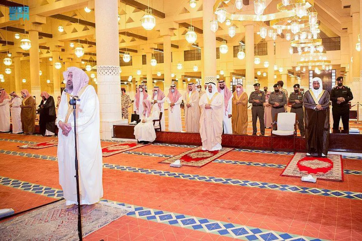 تأدية الصلاة - الصورة من واس