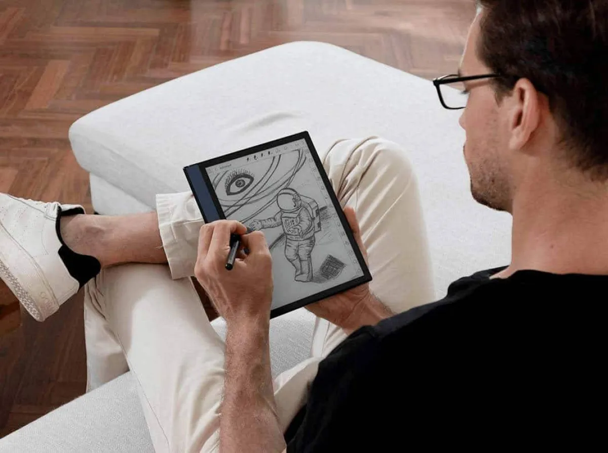 شخص يرسم على جهاز أونيكس الجديد