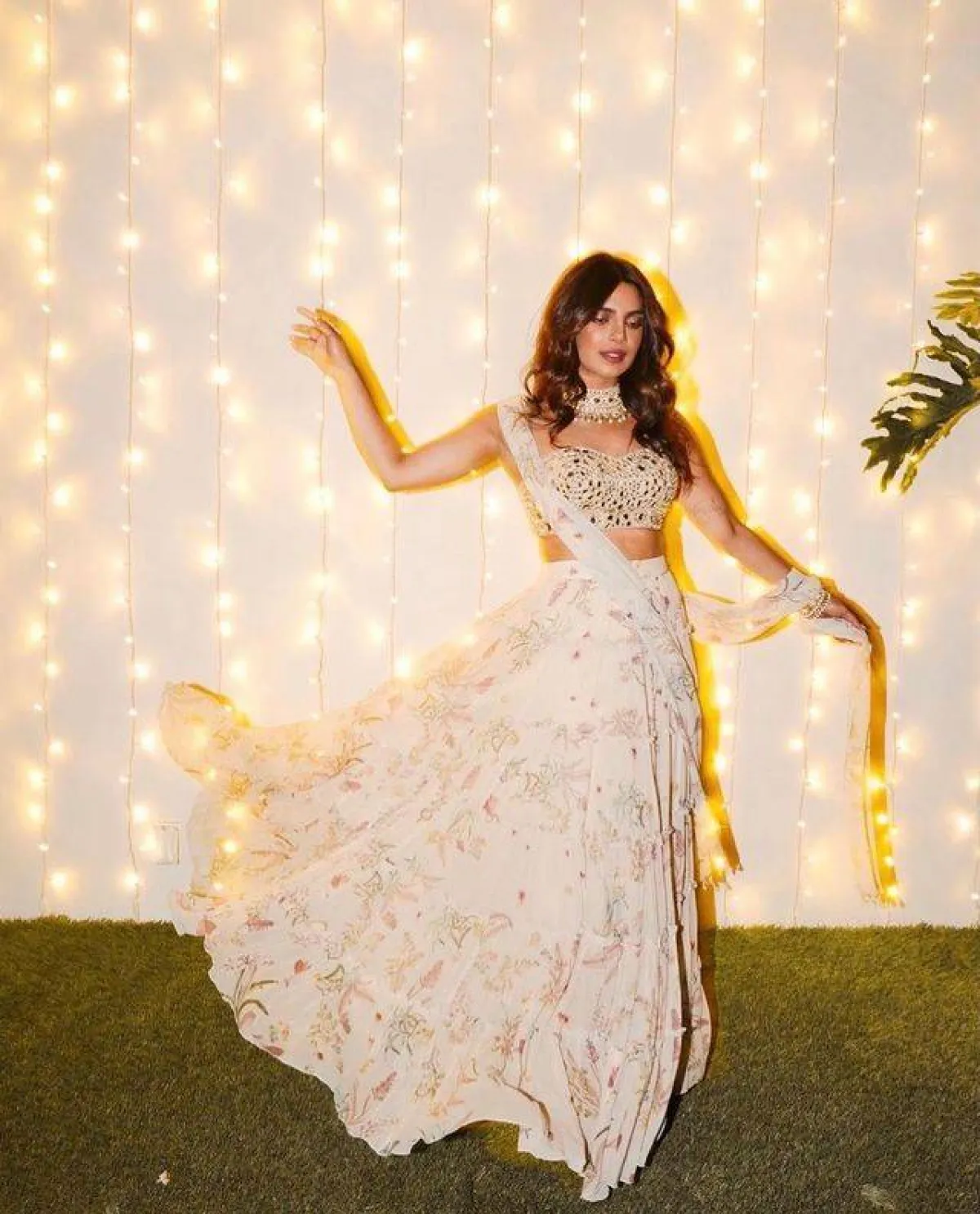 بريانكا شوبرا تتألق بمجوهرات بطابع هندي-الصورة من حساب Arpita Mehta Official Page على انستغرام 