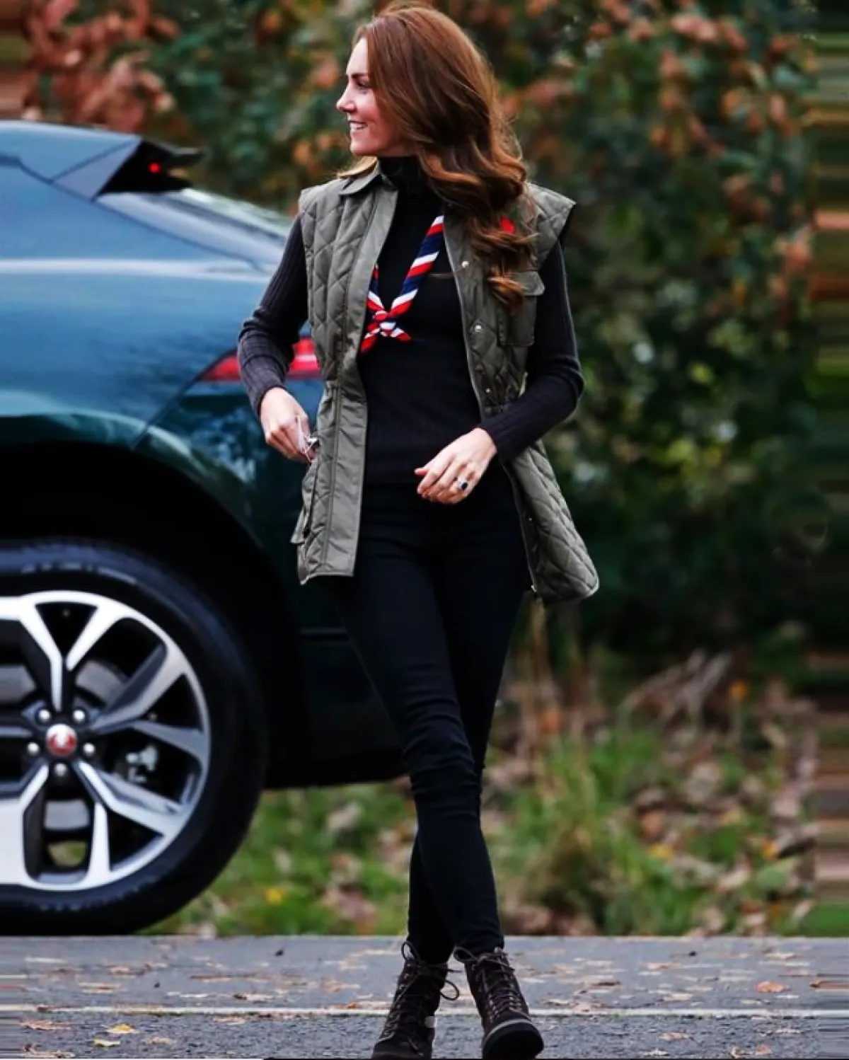 كيت ميدلتون ترتدي سترة كاكية