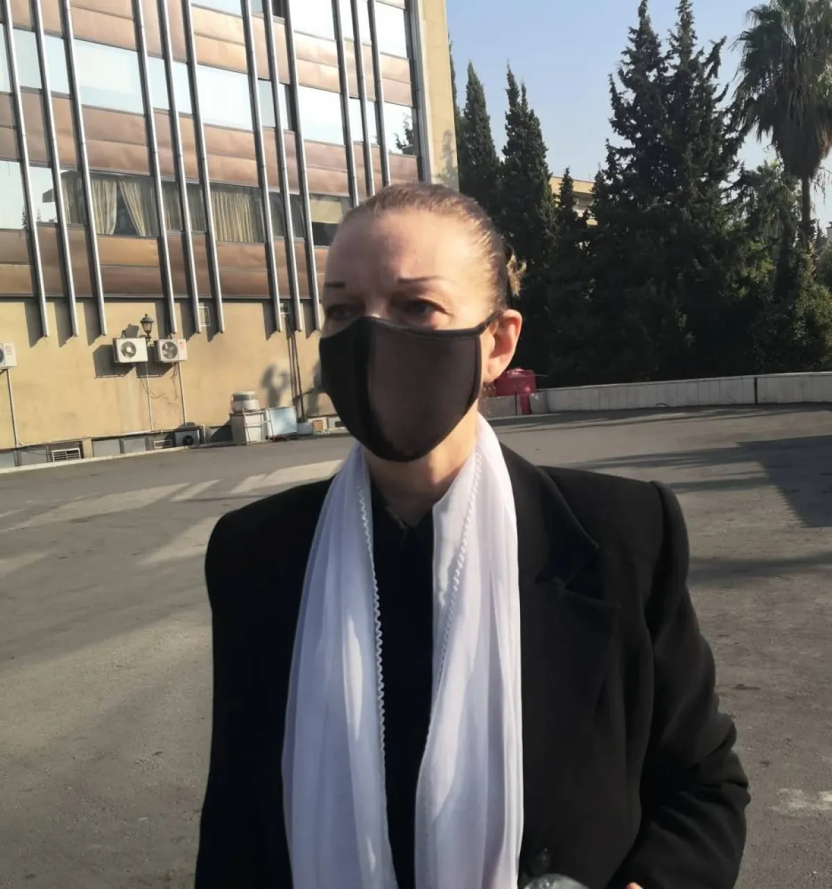 الفنانة نادين خوري خلال مشاركتها بتشييع الراحل صباح فخري - الصورة من حسابها على فيسبوك