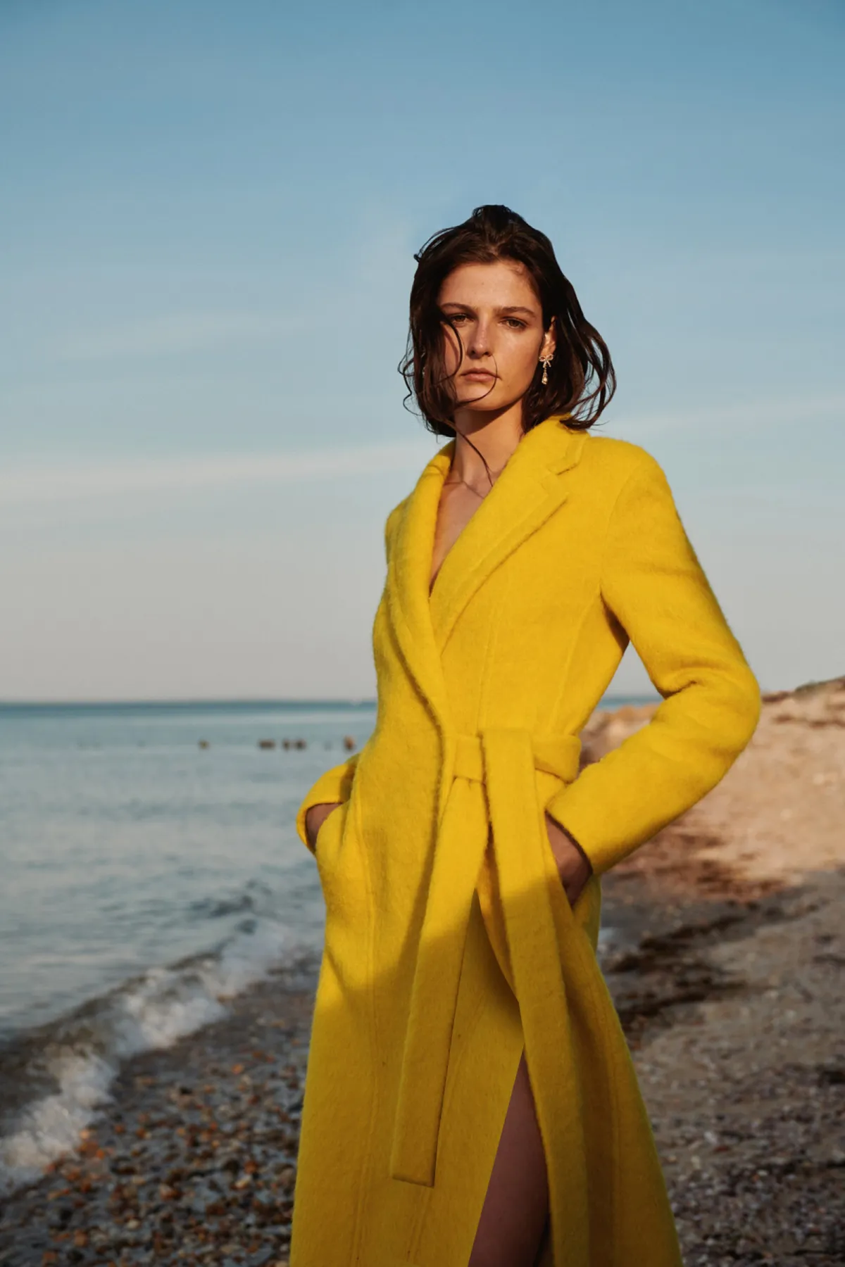 إطلالات باللون الأصفر