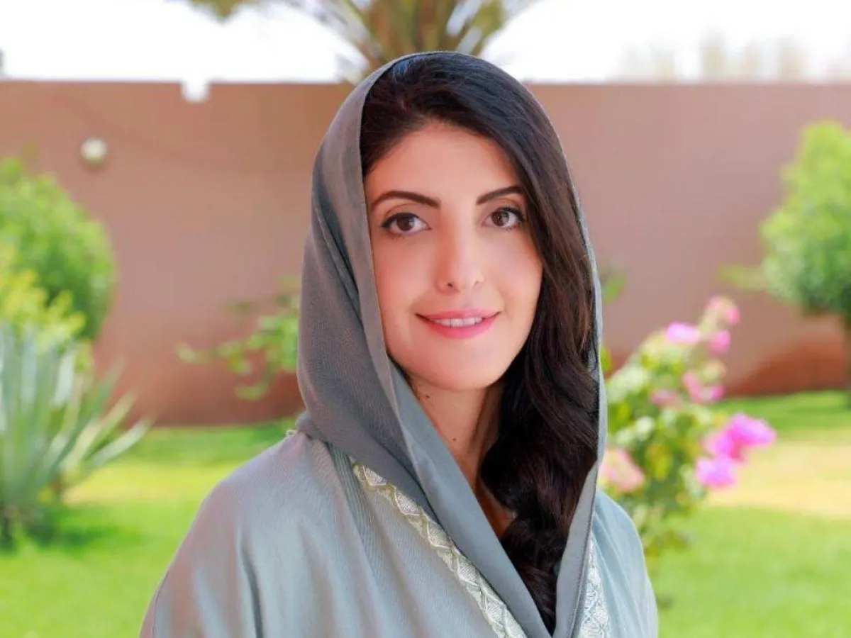 ضيفة بيت سيدتي الزجاجي 