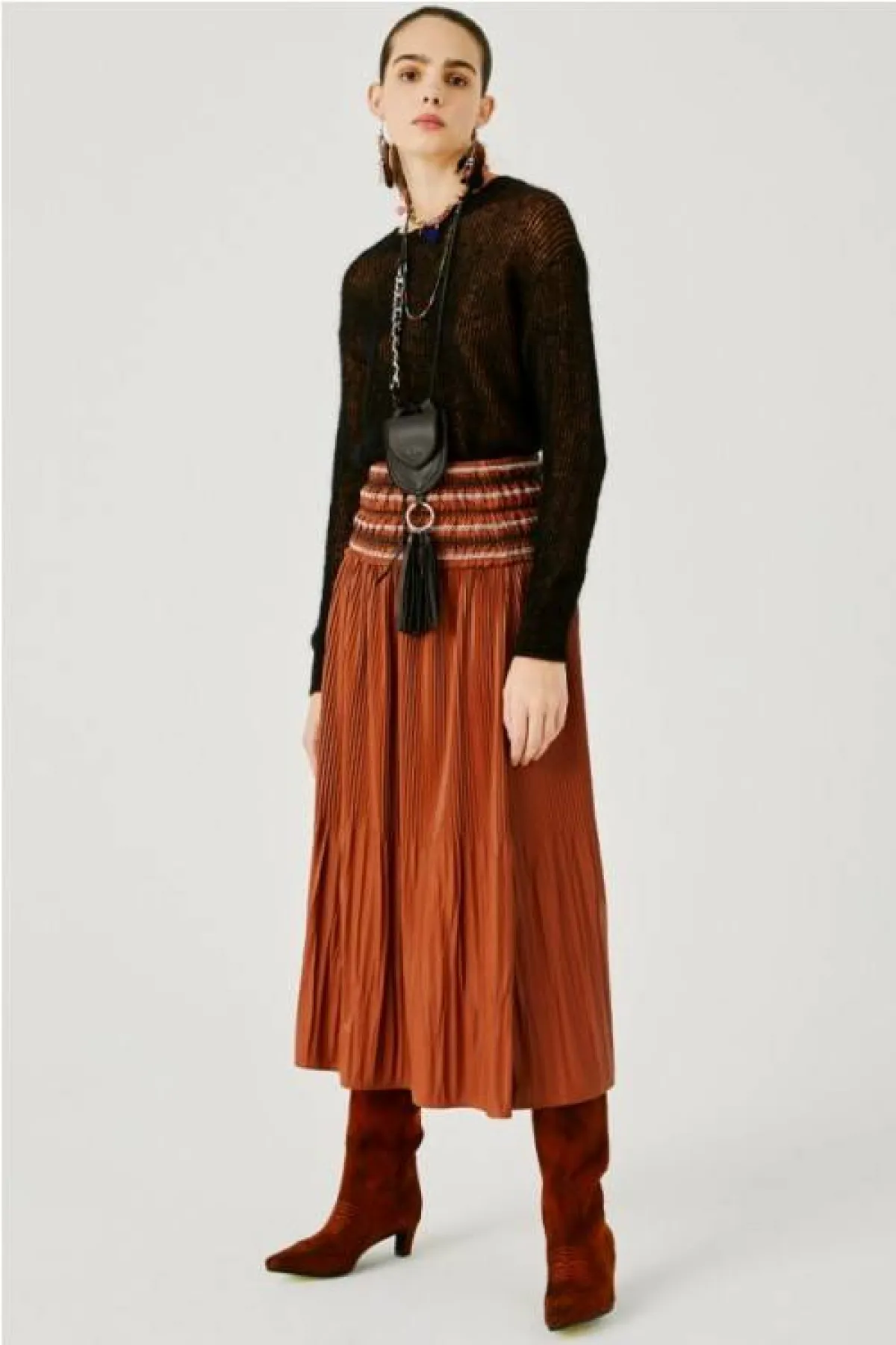 تنورة بليسيه باللون البرتقالي من بياتريس .بي  Beatrice .B