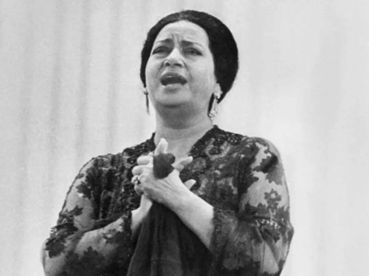 أم كلثوم حاضرة في موسم الرياض بتقنية الهولوجرام