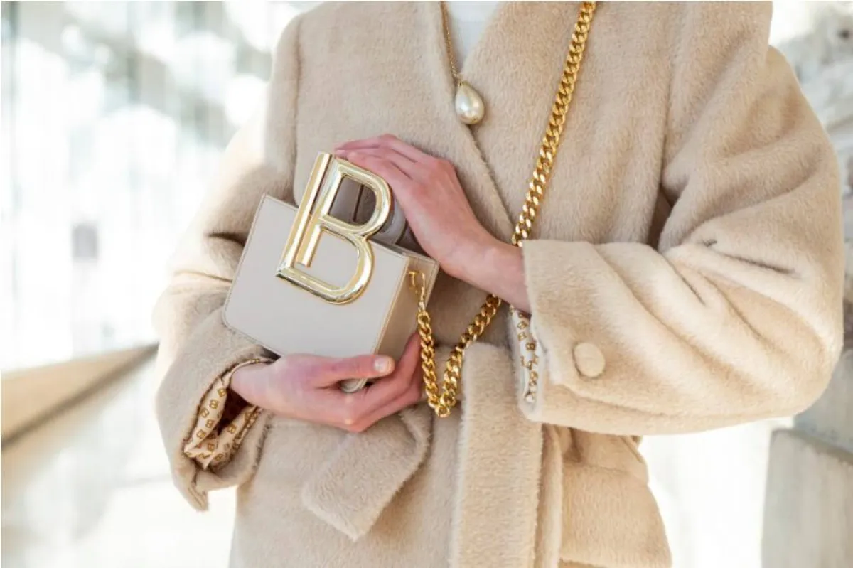 اختاري حقيبة كلاتش  من لورا بياجيوتي  Laura Biagiotti