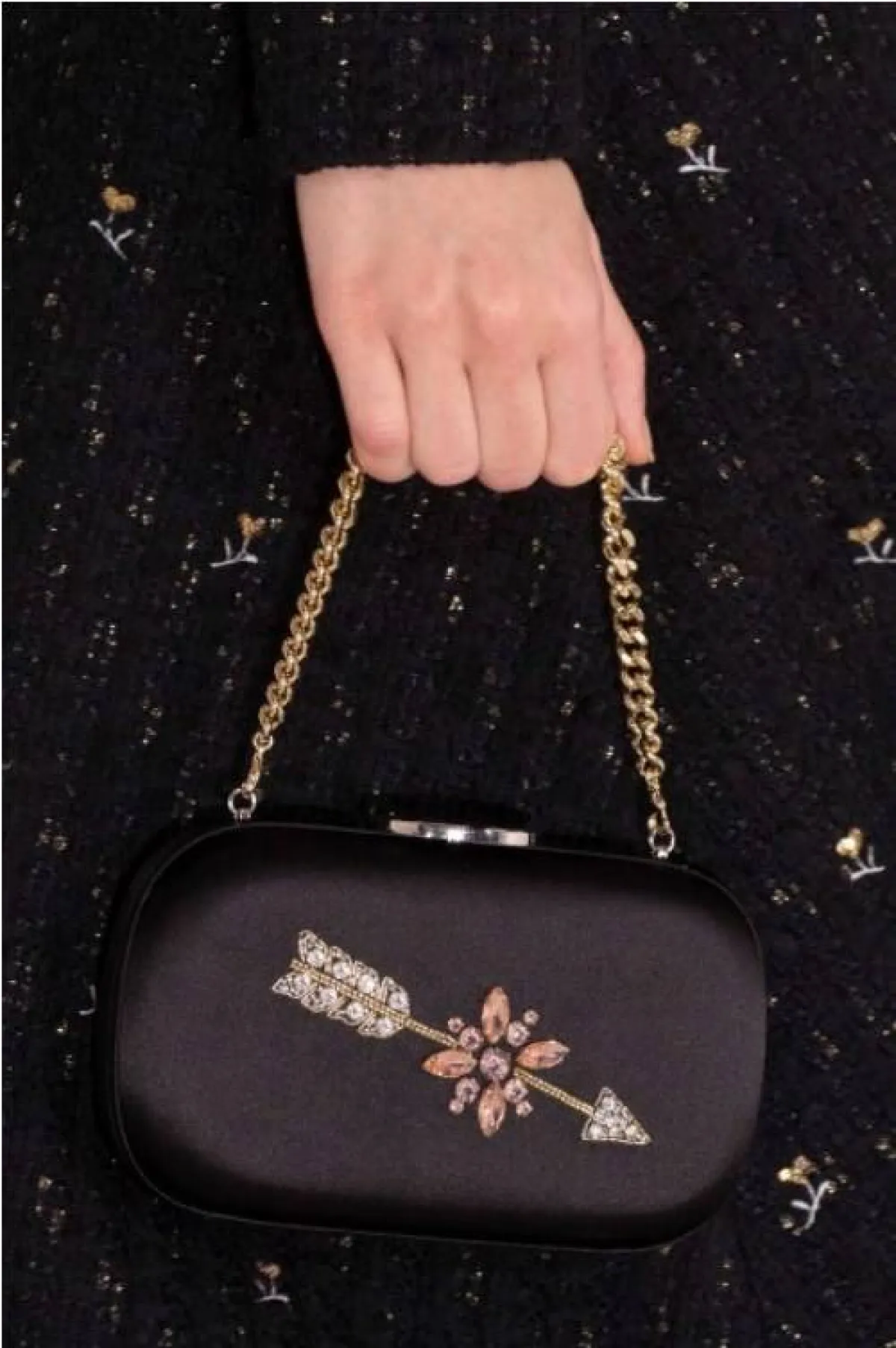 حقيبة كلاتش بتصميم مميّز من جيامباتيستا فالي Giambattista Valli