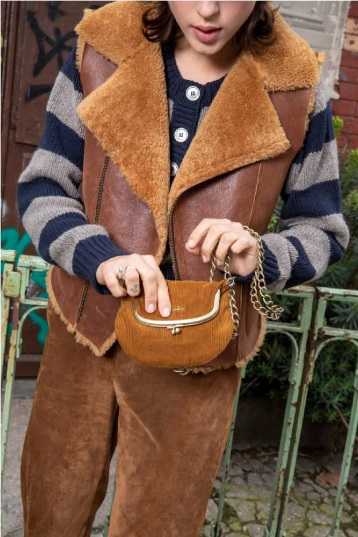 اختاري حقيبة كلاتش أنيقة لسهراتك من أنييس بي Agnes B