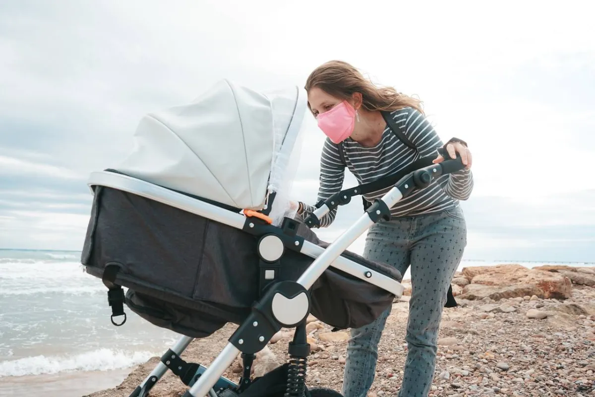 صورة لأم مع مولودها