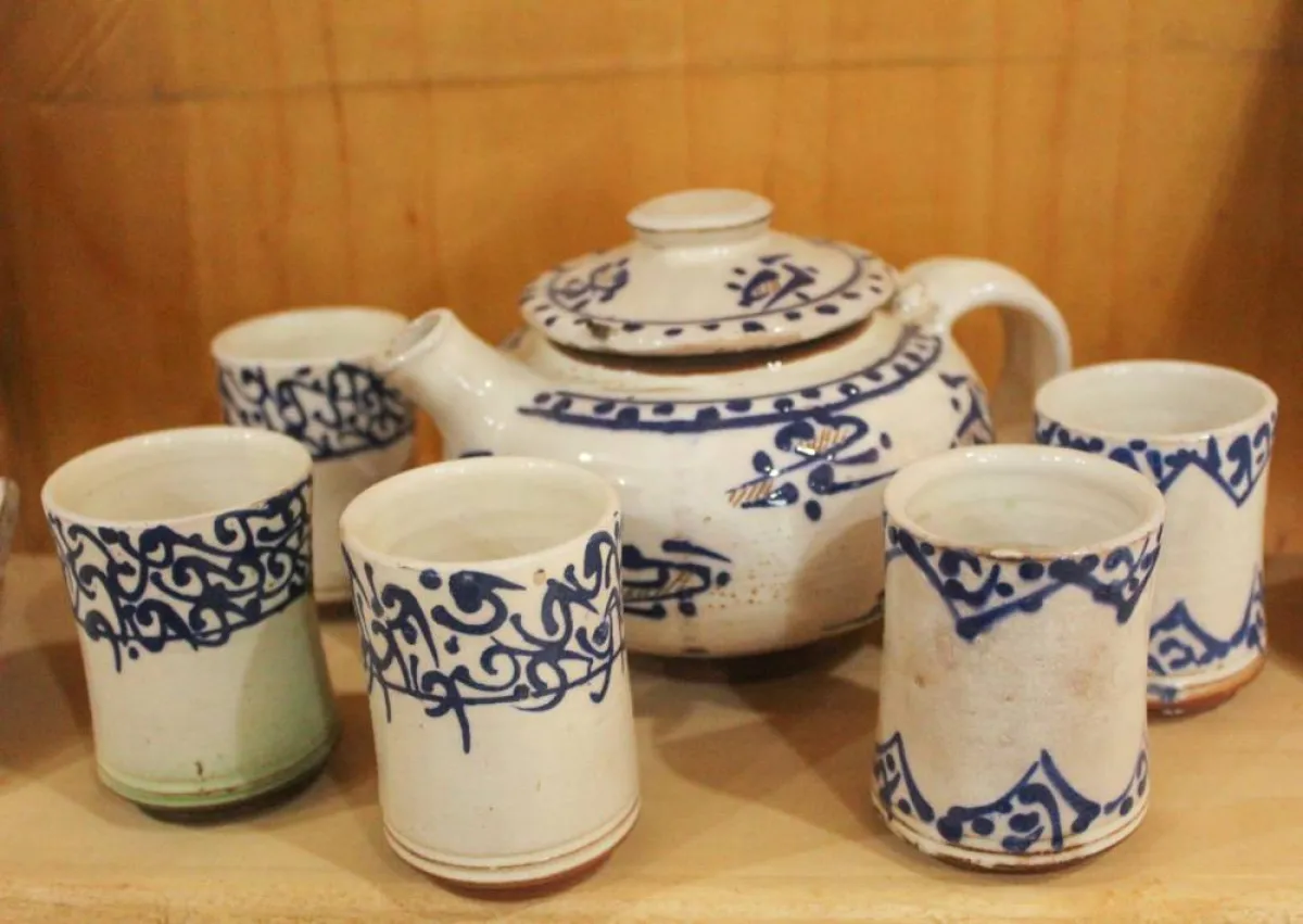 طاقم شاي من الخزف