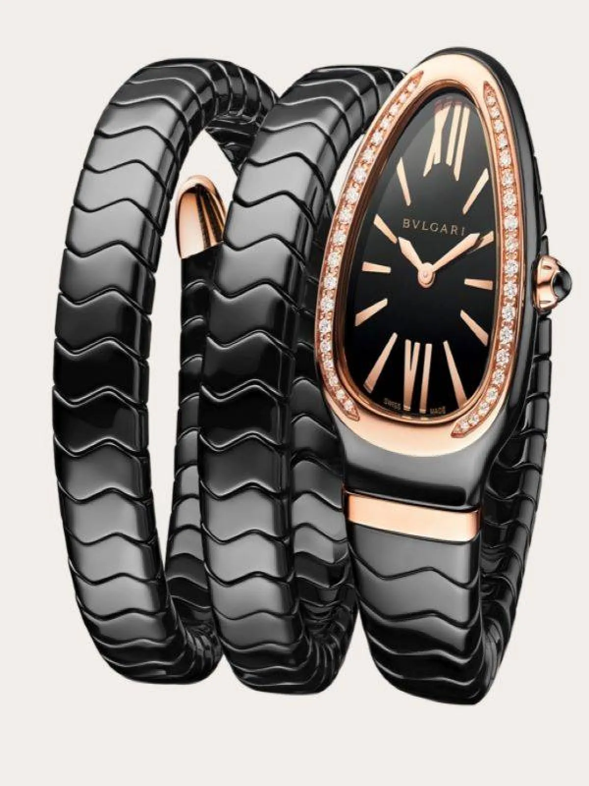 ساعة بسوار ملفوف