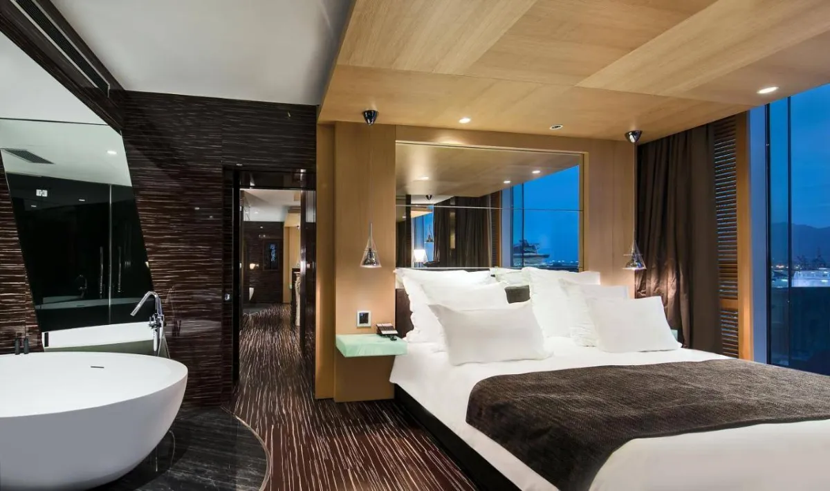 زوروا أفضل الفنادق في مدينة نابولي الايطالية