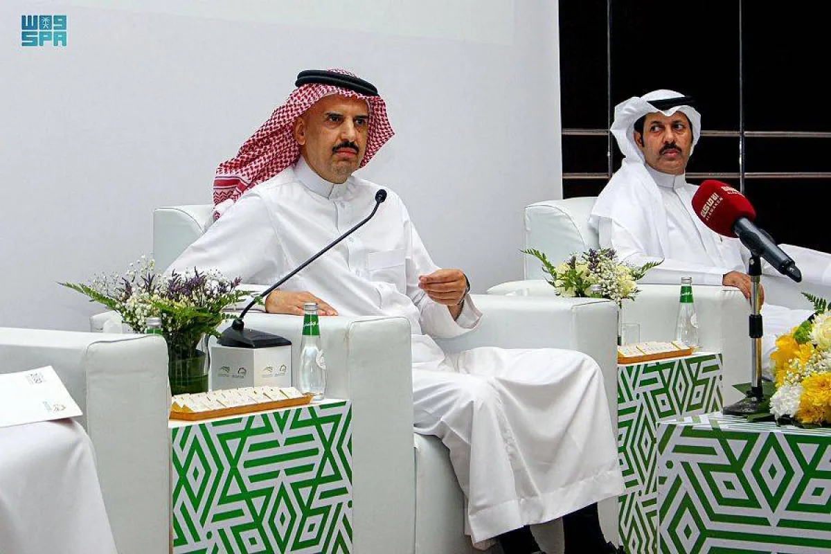 لقاء رئيس اللجنة الاقتصادية مع المستثمرين بغرفة حفر الباطن - الصورة من واس