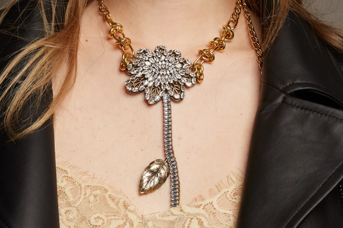 صيحة القلادة الكبيرة من براسكي  Braschi