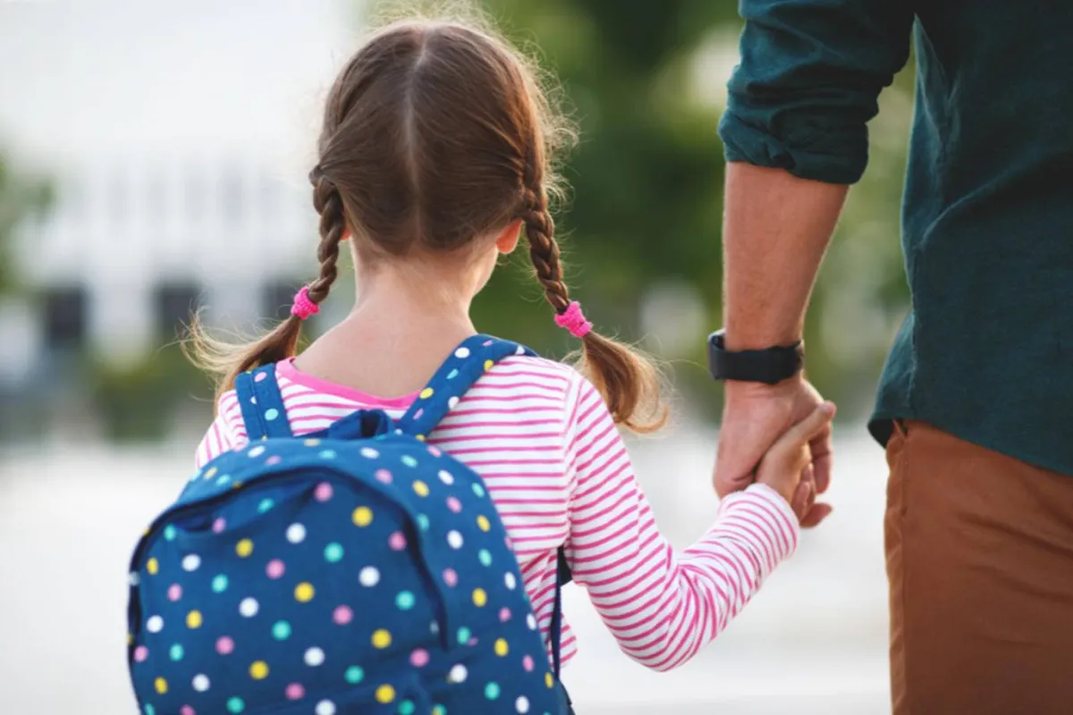 صورة لأب مع طفلته