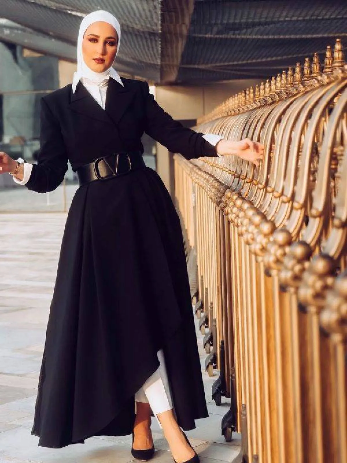 الفستان الاسود الكلاسيكي