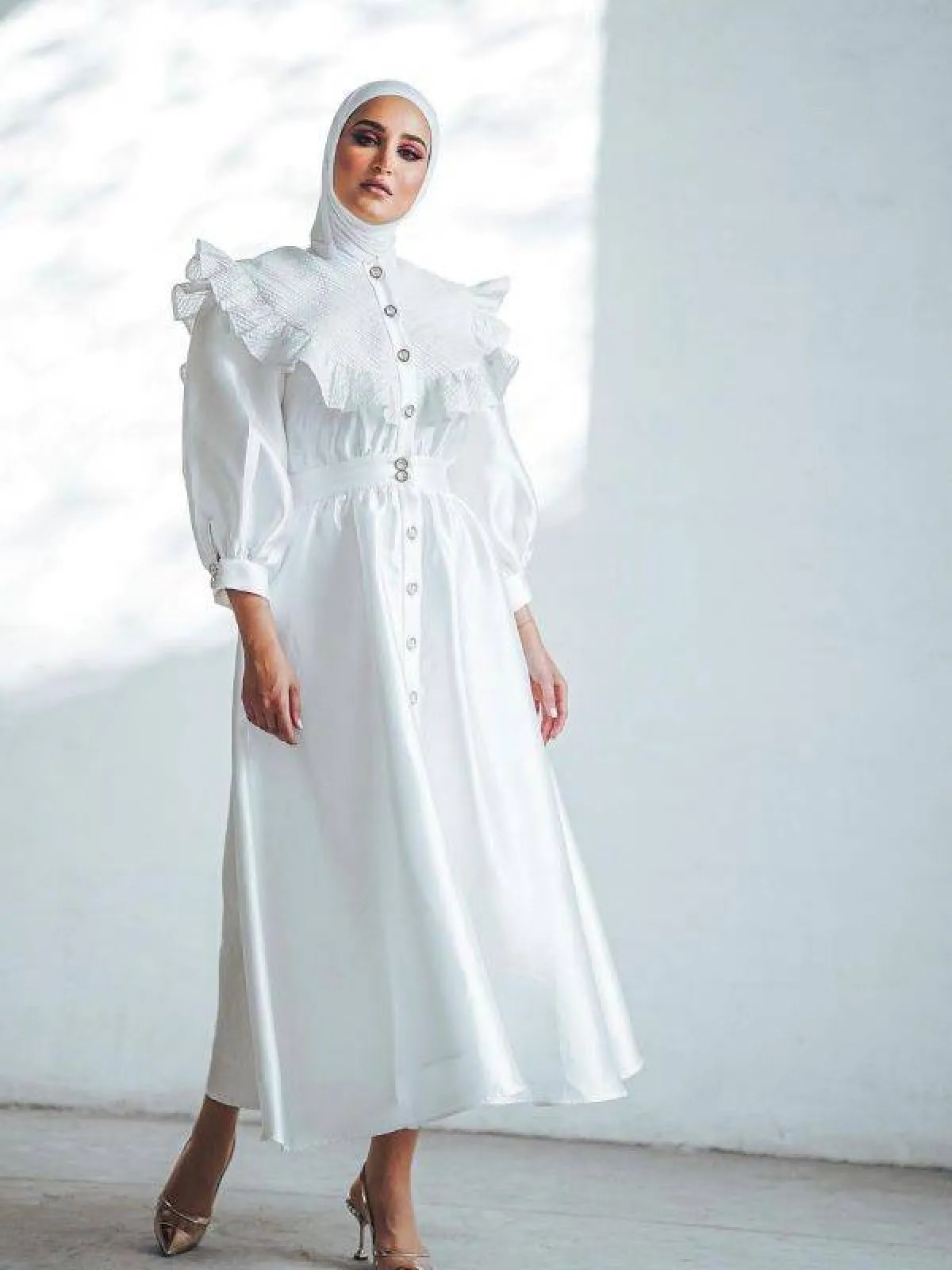 الفستان الابيض من دلال الدوب