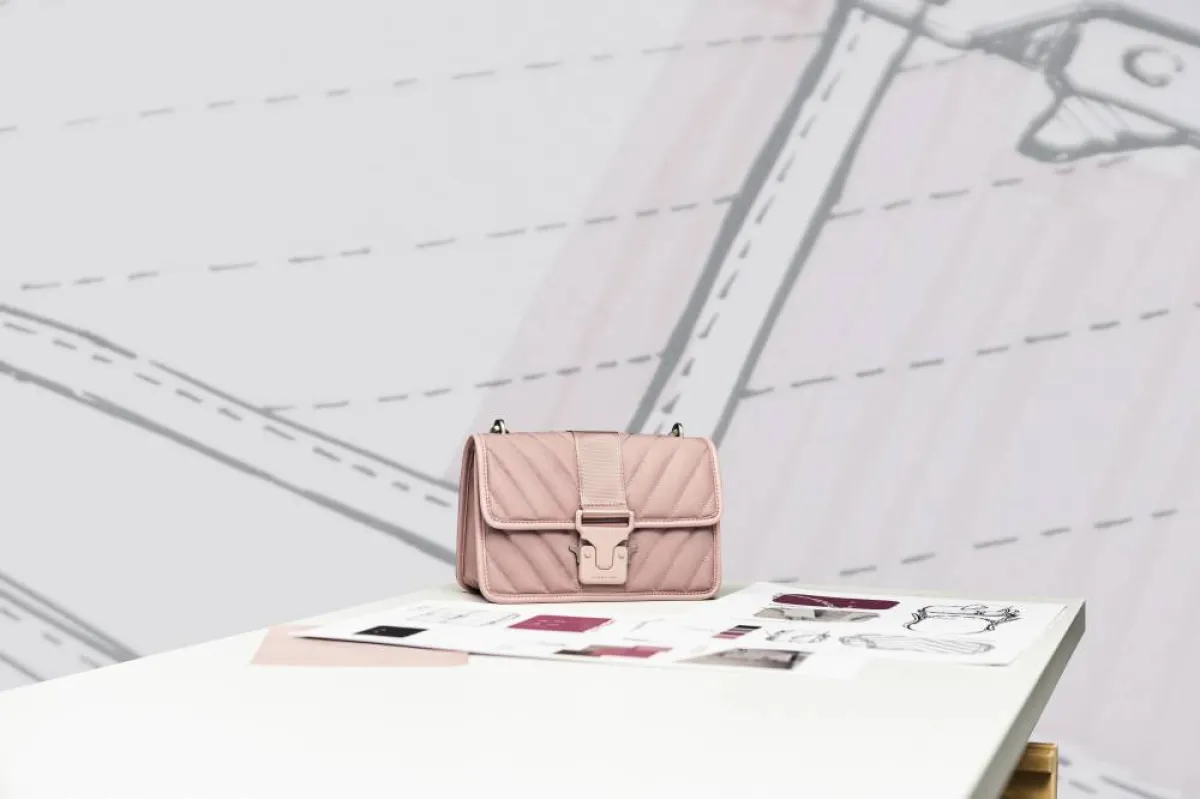 تشارلز اند كيث تحتفل بعيدها الخامس والعشرين