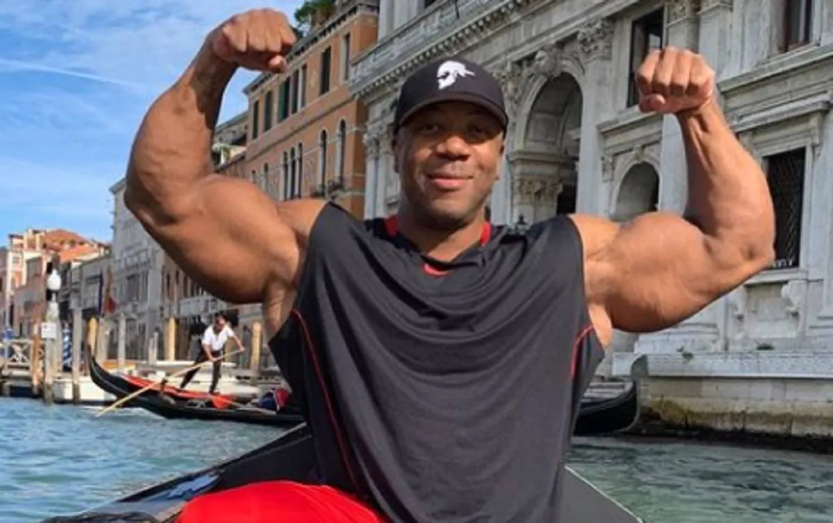 Shawn RhodenShawn Rhoden - الصورة من موقع Larry Brown Sports